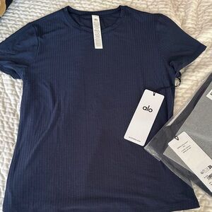 ALO Yoga Navy Short Sleeve Tee